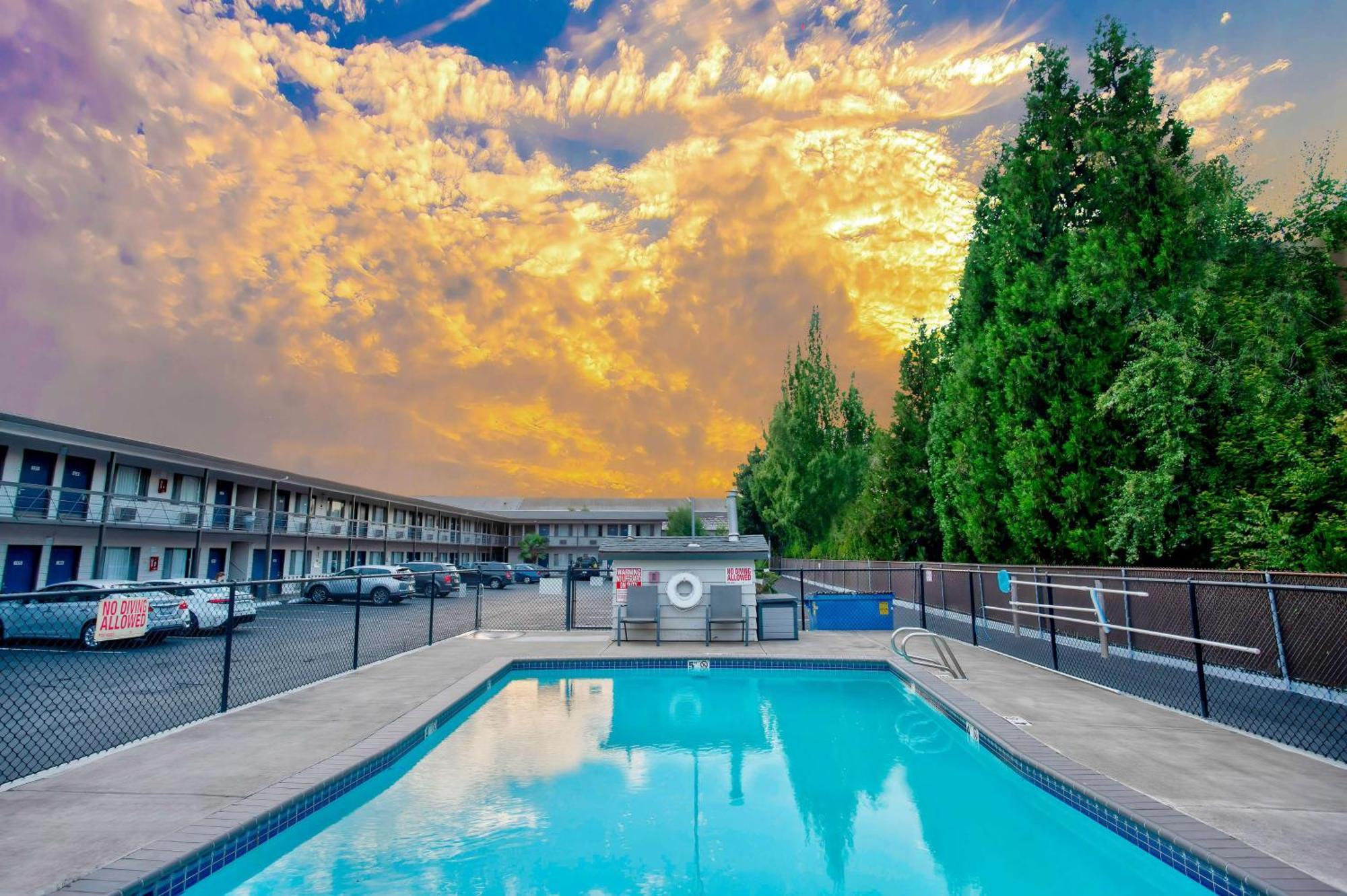 Motel 6-Salem, Or - Expo Center Eksteriør billede